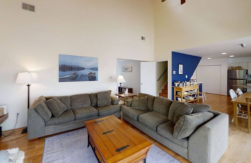 Mineral House | Peaceful Perch- Public Side Lake Anna, Deep Water Cove, Kayaks