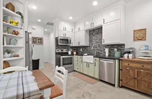 Geneva House | Peaceful Pines Bungalow at Toledo Bend Lake and Pendleton Park - Pet Friendly