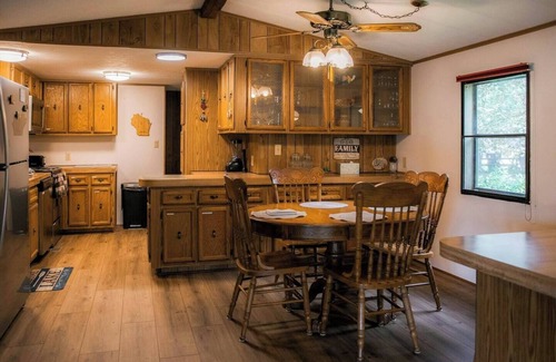Oxford House | Peaceful Point- 3bed2bath Waterfront Lakehouse w/Private Pier and Boats!