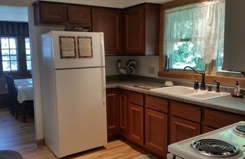 Mercer Cabin | Peaceful Privacy Lakeside, Private Dock, Great Sunsets, Free WiFi & Cable-Mercer