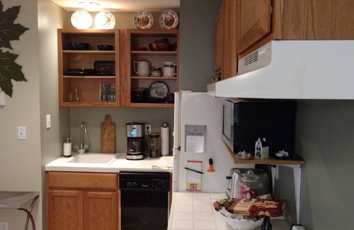 Lake Oswego Apartment | Peaceful Private Beautifully Furnished Air Cond. Apartment-Free WiFy