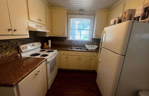 Valdosta House | Peaceful Private home near VSU, Down town & SGMC