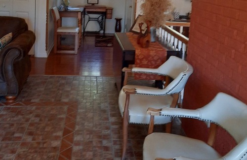 Cadiz House | PEACEFUL QUIET PRIVATE FAMILY-FRIENDLY EASY WALK/DRIVE TO OUR LARGE PRIVATE DOCK