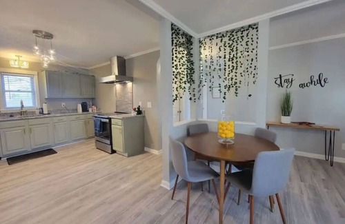 North Belmont House | Peaceful Ranch - Charming 4-bedroom house with stylish accents in lovely Belmont