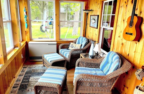 Franklin House | Peaceful, relaxing, lakefront getaway