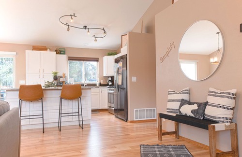 Coeur d'Alene House | Peaceful & Relaxing Family Retreat: National Park Theme, Hot Tub & Game Room