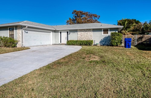 Riviera Beach House | Peaceful residential retreat with golf course views, screened lanai, & home gym