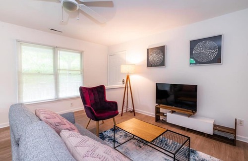 Durham Apartment | Peaceful Retreat 1BR with Parking