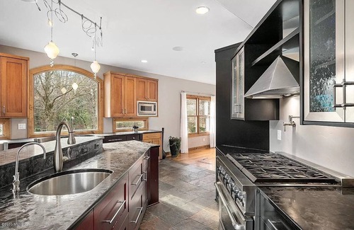 West Olive House | Peaceful Retreat 4 acres 8 BR 3.5 baths 4500 sq. ft. 10% off last min. bookings.