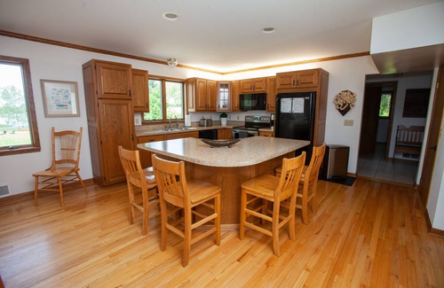 Northeast Michigan House | Peaceful Retreat for Families/Couples/Groups - All Sports Lake w/Kayaks & SUP's