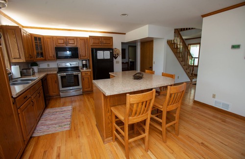 Northeast Michigan House | Peaceful Retreat for Families/Couples/Groups - All Sports Lake w/Kayaks & SUP's