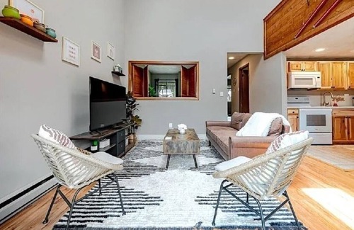 Hidden Valley House | Peaceful Retreat in Hidden Valley, PA: Ski Resort, Golf and Trails in Mountain