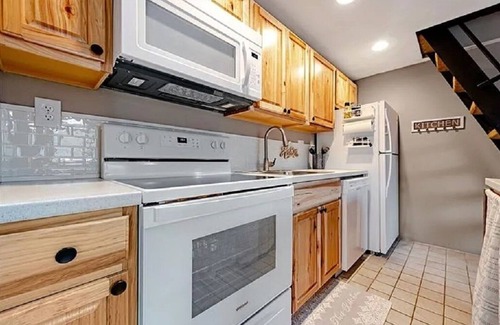 Hidden Valley House | Peaceful Retreat in Hidden Valley, PA: Ski Resort, Golf and Trails in Mountain