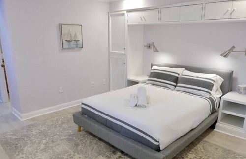 Mount Vernon Square Apartment | Peaceful Retreat in the PERFECT Location~Sleeps 6!