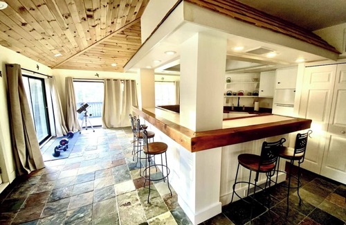 Kerhonkson Villa | Peaceful Retreat, Private Yoga Studio, Jacuzzi & Mountain Views | By Dream House