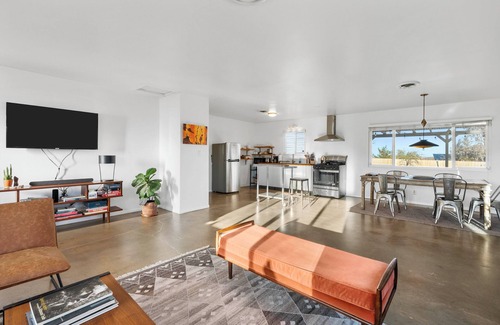 Yucca Valley House | Peaceful retreat with mountain views and hot tub near Joshua Tree National Park