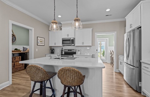 Morehead City House | Peaceful Retreat. Walk to Pool/Dock, Bike to Downtown Beaufort, 8 Miles to Beach