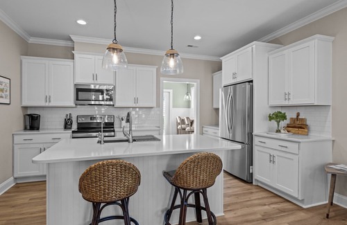 Morehead City House | Peaceful Retreat. Walk to Pool/Dock, Bike to Downtown Beaufort, 8 Miles to Beach