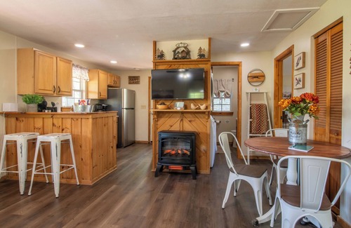 Sylva House | Peaceful Ridge Cabin, nestled in the picturesque landscapes of Sylva, North Carolina.