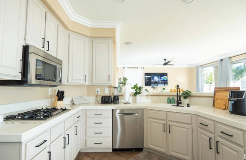Moreno Valley House | Peaceful Riverside 4-Bedrooms Oasis - King Suite, Spa - Great for long stay