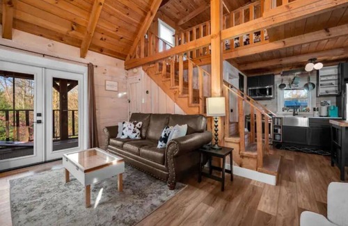 Townsend Cabin | Peaceful Side of the Smokies! Hot Tub! Sleeps 6.