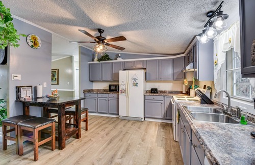 Six Mile House | Peaceful Six Mile Vacation Home w/Fire Pit