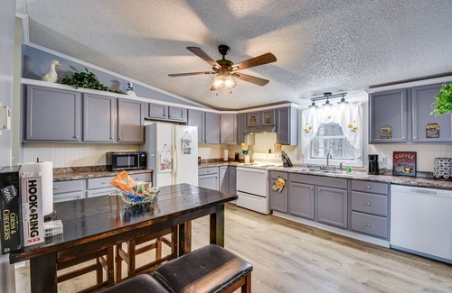 Six Mile House | Peaceful Six Mile Vacation Home w/Fire Pit