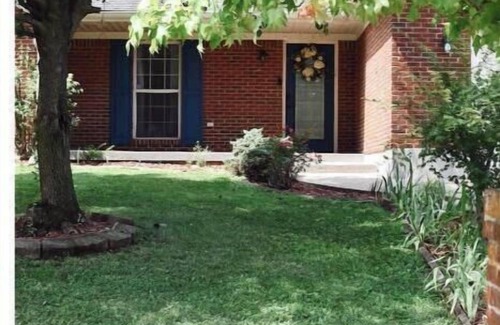 Jeffersonville - Clarksville House | Peaceful, Spacious Living Room, Near Downtown Louisville