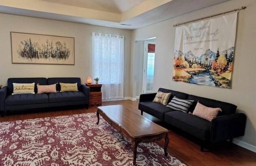 Jeffersonville - Clarksville House | Peaceful, Spacious Living Room, Near Downtown Louisville