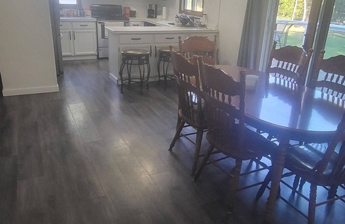 Tomah House | Peaceful, Spacious, Country 4-bedroom house with WiFi in charming Tomah