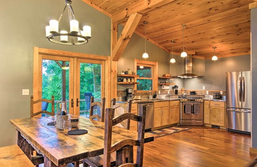 Brevard Cabin | Peaceful ‘Stony Point’ Getaway w/Hot Tub & Views!