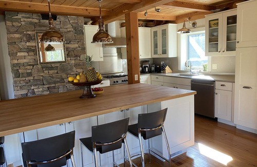 Woodstock House | Peaceful, stunning property 3 min to Woodstock-truly a "Blissful Getaway"