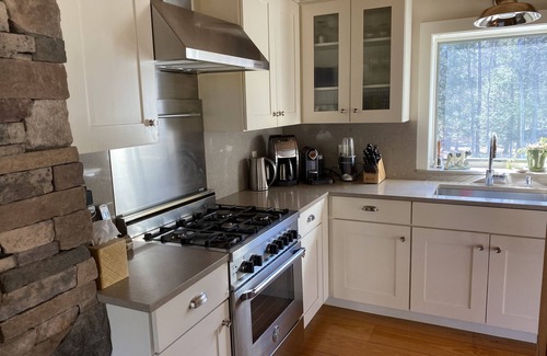 Woodstock House | Peaceful, stunning property 3 min to Woodstock-truly a "Blissful Getaway"