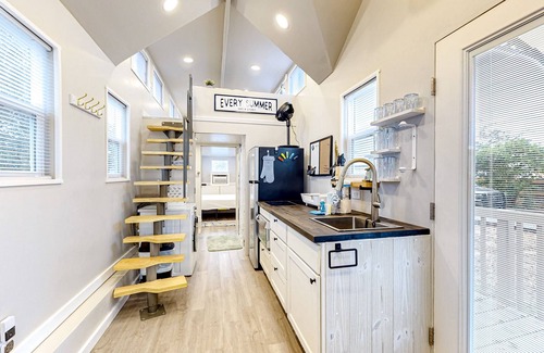 Navarre House | Peaceful & sun-soaked getaway with fire pit & W/D - near beaches, trails, & golf