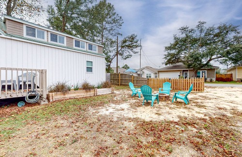 Navarre House | Peaceful & sun-soaked getaway with fire pit & W/D - near beaches, trails, & golf