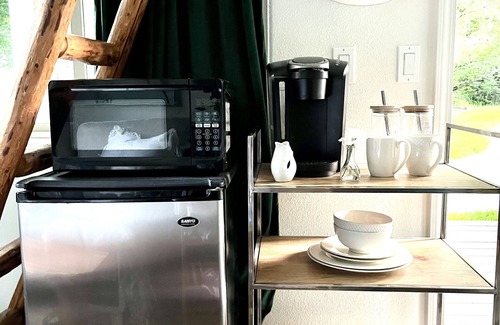 Hayden Cottage | Peaceful Tiny Cottage perfect for 2! Lake property, close to town & Silverwood