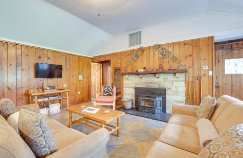 Mayfield House | Peaceful Traverse City Cabin about 16 Mi to Dtwn!