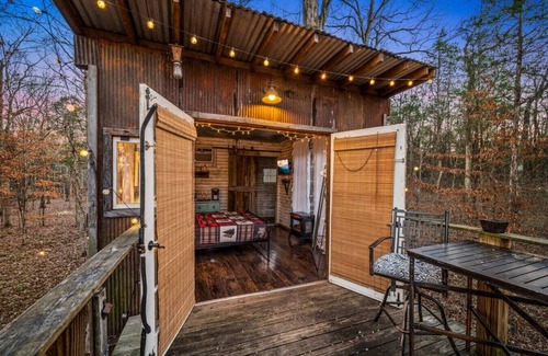 Mount Juliet Cabin | Peaceful Treehouse | Firepit + Grill*Pet Friendly!