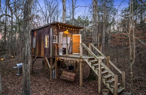 Mount Juliet Cabin | Peaceful Treehouse | Firepit + Grill*Pet Friendly!