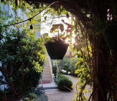 Leimert Park Apartment | Peaceful Upstairs Oasis