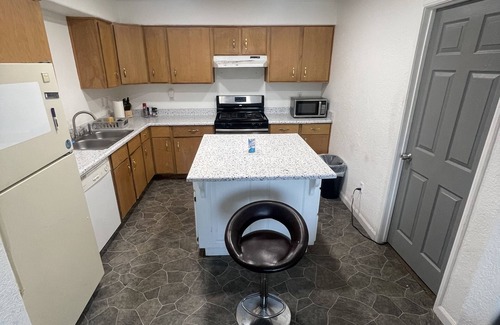 Rosamond House | Peaceful vacation home near willow springs