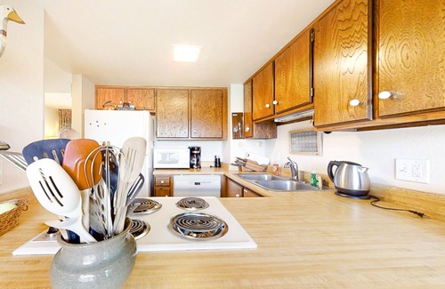 Park Meadows Condo | Peaceful Villa with Loft | Front Porch, 2 Balconies | Next to Rec Center
