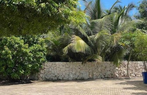 Bodden Town House | Peaceful Village surrounded by nature and close to restaurants and beaches
