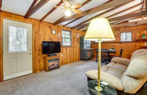 Warne House | Peaceful Warne Cabin Fenced Yard and Screened Porch