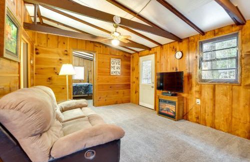 Warne House | Peaceful Warne Cabin Fenced Yard and Screened Porch