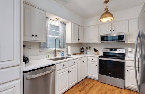 Guntersville House | Peaceful waterfront home in prime location