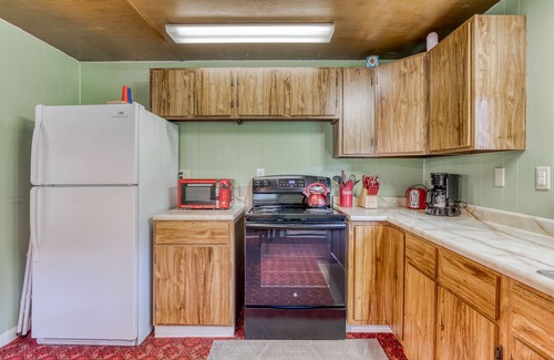 Mount Hood Village Cabin | Peaceful waterfront cabin with woodstove, spacious deck, & grill - dog friendly