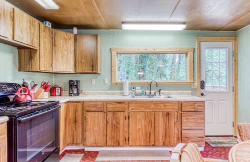 Mount Hood Village Cabin | Peaceful waterfront cabin with woodstove, spacious deck, & grill - dog friendly