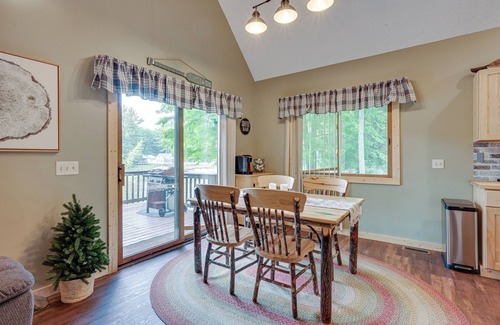 Alger Cabin | Peaceful Waterfront Cabin on Tittabawassee River!