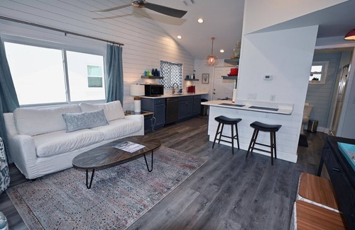 Navarre Cottage | Peaceful Waterfront Cottage